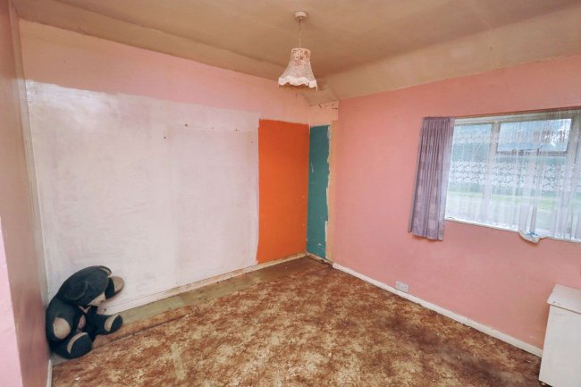 98 Paines Brook Way, Romford, RM3 9JS 10