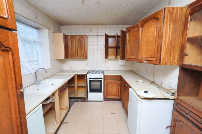 98 Paines Brook Way, Romford, RM3 9JS 10