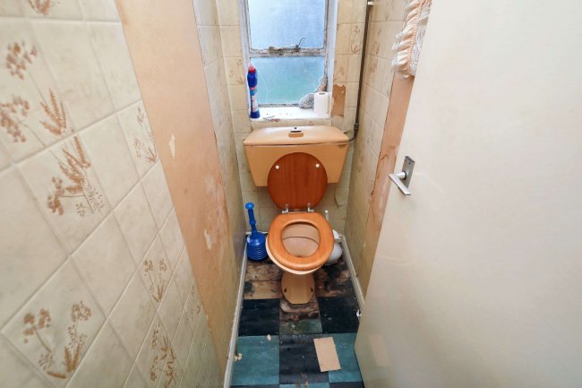 98 Paines Brook Way, Romford, RM3 9JS 10