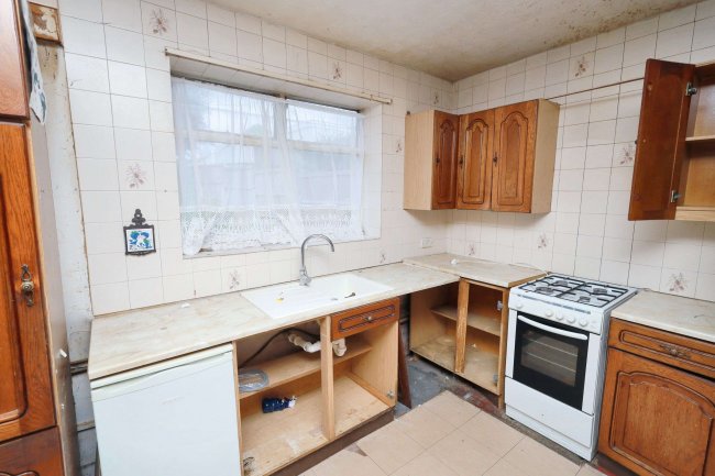 98 Paines Brook Way, Romford, RM3 9JS 10