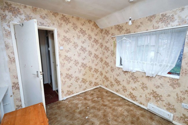 98 Paines Brook Way, Romford, RM3 9JS 10