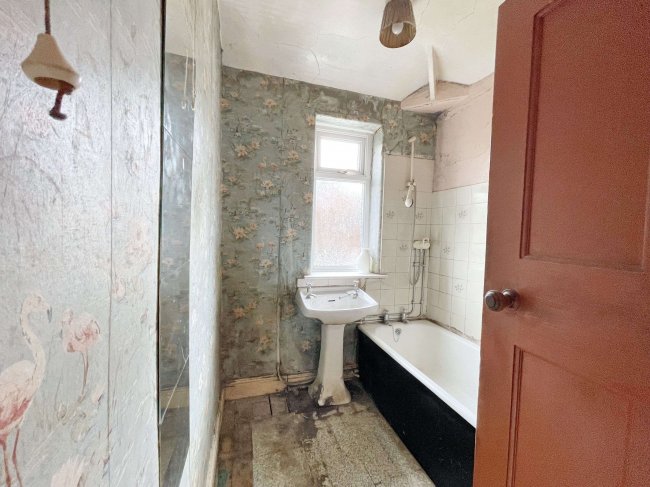 6 Russell Road, Weston Point, Runcorn, WA7 4BG 4