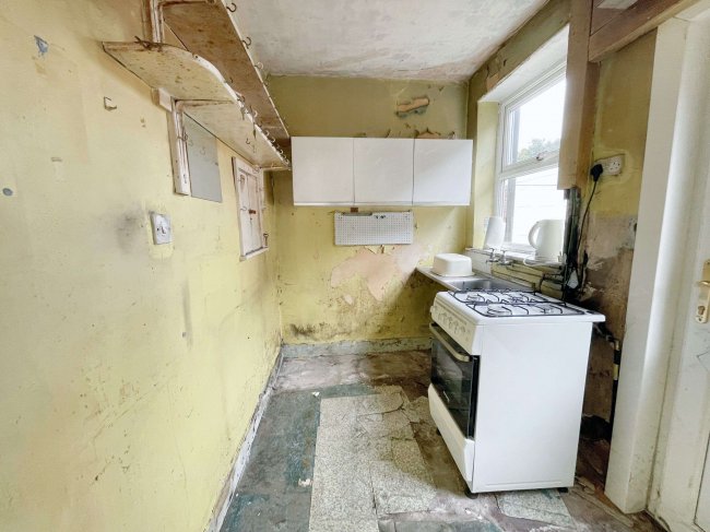 6 Russell Road, Weston Point, Runcorn, WA7 4BG 4