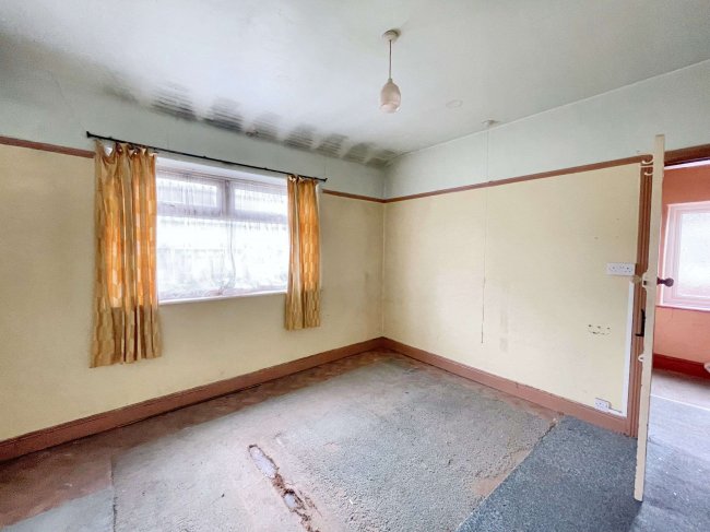 6 Russell Road, Weston Point, Runcorn, WA7 4BG 4