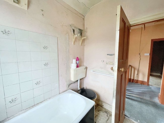 6 Russell Road, Weston Point, Runcorn, WA7 4BG 4