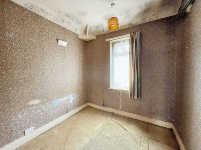 6 Russell Road, Weston Point, Runcorn, WA7 4BG 4