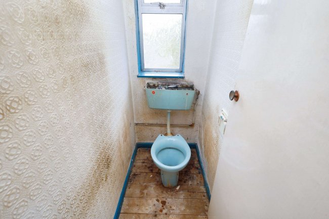 32 Oulton Way, Watford, Hertfordshire, WD19 5EL 1