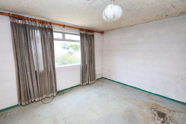 32 Oulton Way, Watford, Hertfordshire, WD19 5EL 1