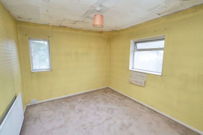 32 Oulton Way, Watford, Hertfordshire, WD19 5EL 1