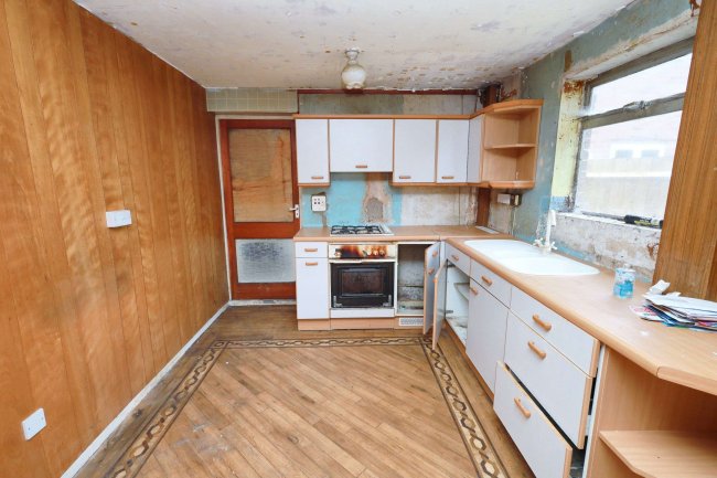 32 Oulton Way, Watford, Hertfordshire, WD19 5EL 1