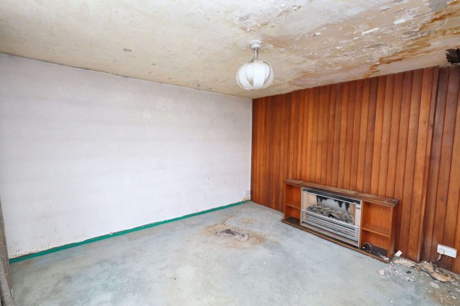 32 Oulton Way, Watford, Hertfordshire, WD19 5EL 1