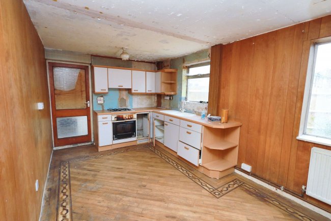 32 Oulton Way, Watford, Hertfordshire, WD19 5EL 1