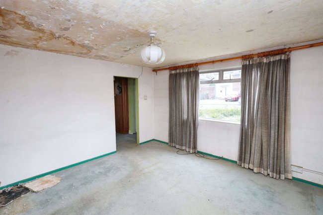 32 Oulton Way, Watford, Hertfordshire, WD19 5EL 1