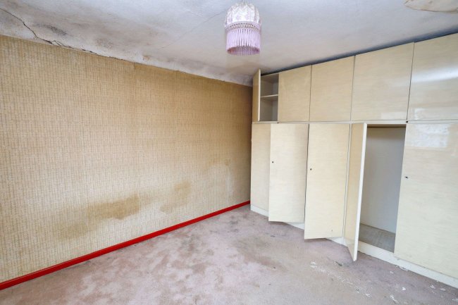 32 Oulton Way, Watford, Hertfordshire, WD19 5EL 1