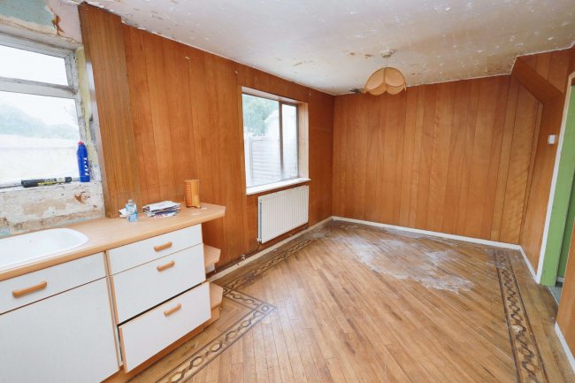 32 Oulton Way, Watford, Hertfordshire, WD19 5EL 1