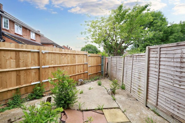 32 Oulton Way, Watford, Hertfordshire, WD19 5EL 1