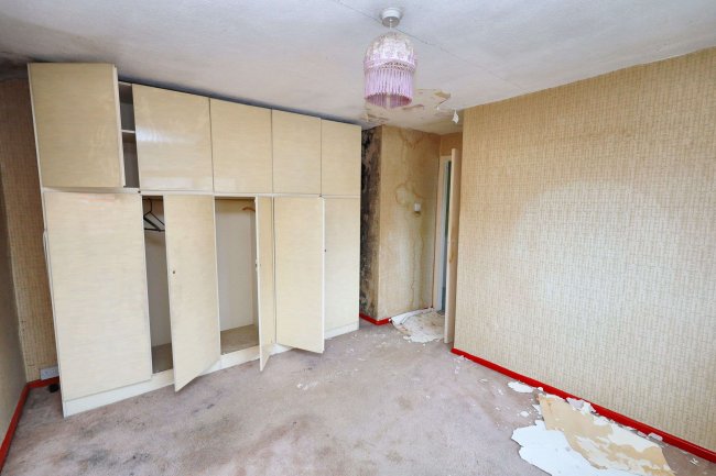 32 Oulton Way, Watford, Hertfordshire, WD19 5EL 1