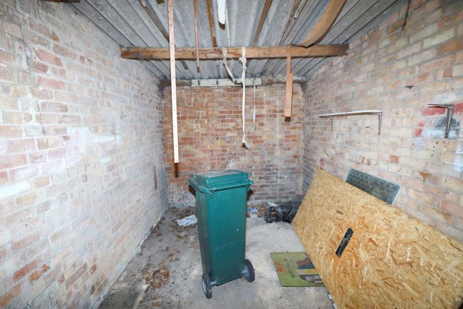 32 Oulton Way, Watford, Hertfordshire, WD19 5EL 1