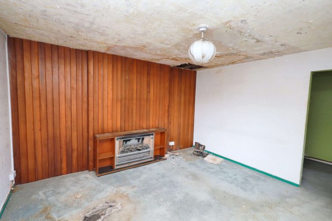 32 Oulton Way, Watford, Hertfordshire, WD19 5EL 1