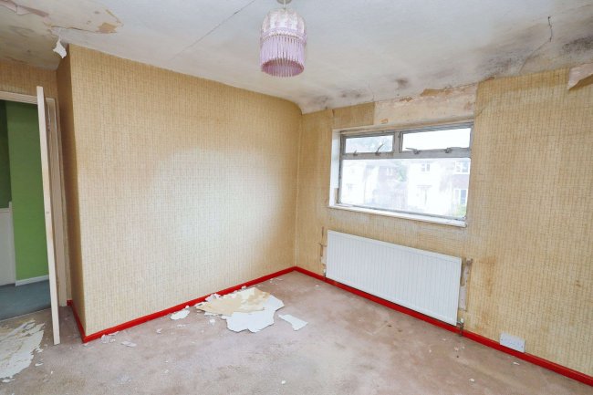 32 Oulton Way, Watford, Hertfordshire, WD19 5EL 1