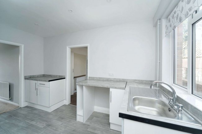 17 Blackthorn Road, Reigate, RH2 7ND 10