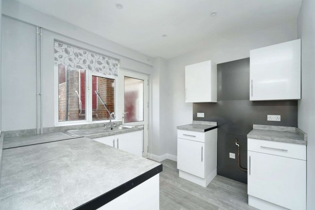 17 Blackthorn Road, Reigate, RH2 7ND 10