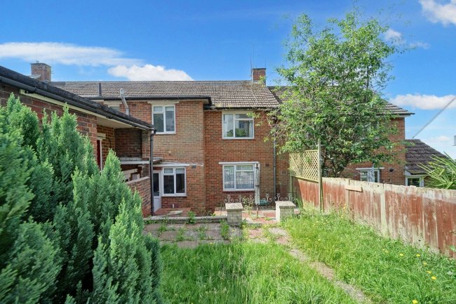 17 Blackthorn Road, Reigate, RH2 7ND 10