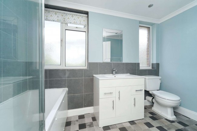 17 Blackthorn Road, Reigate, RH2 7ND 10