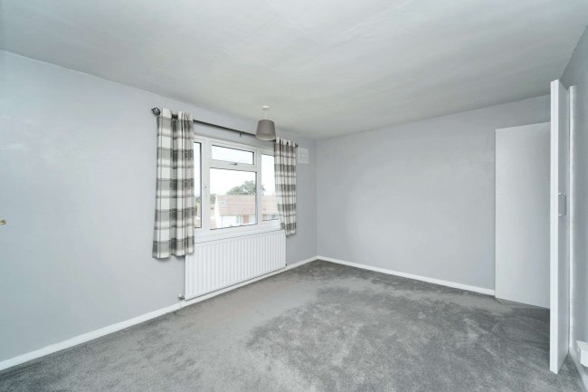 17 Blackthorn Road, Reigate, RH2 7ND 10