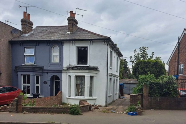 1 The Clumps, Ashford Road, Feltham, TW15 1AT 6