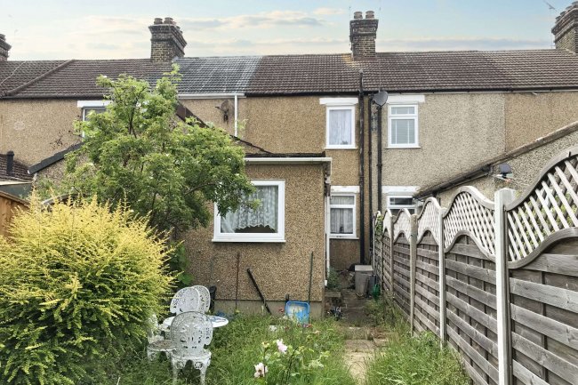 80 Salisbury Road, Grays, Essex, RM17 6DQ 3