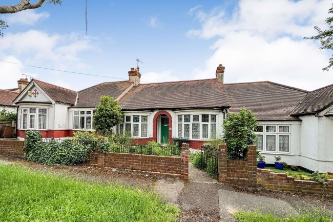 43 Cherrydown Close, Chingford, London, E4 8DY 6