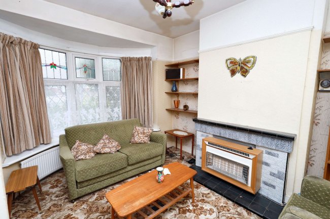 43 Cherrydown Close, Chingford, London, E4 8DY 6