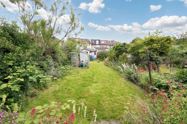 43 Cherrydown Close, Chingford, London, E4 8DY 6