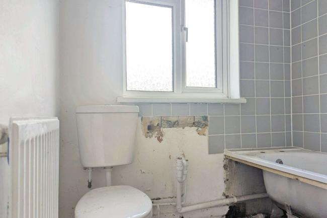 83 Heath Road, Crayford, Dartford, DA1 3NR 1