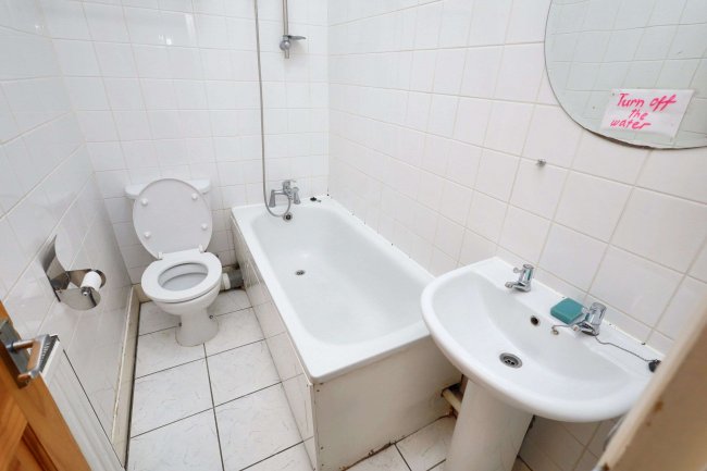 224a Hoe Street, Walthamstow, London,  E17 3AY 5