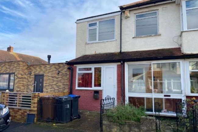 1A Robinhood Close, Mitcham, Surrey, CR4 1JN 4