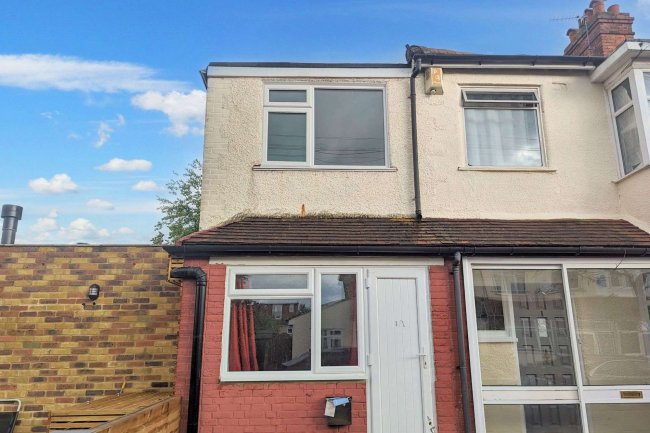 1A Robinhood Close, Mitcham, Surrey, CR4 1JN 4