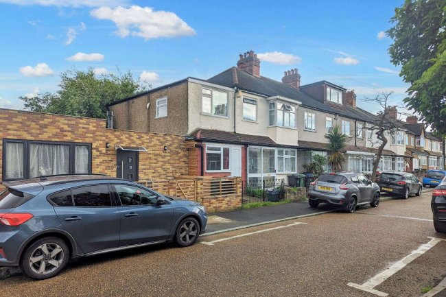 1A Robinhood Close, Mitcham, Surrey, CR4 1JN 4