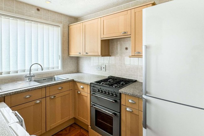 44 Holyrood Crescent, St Albans, AL1 2LT 1