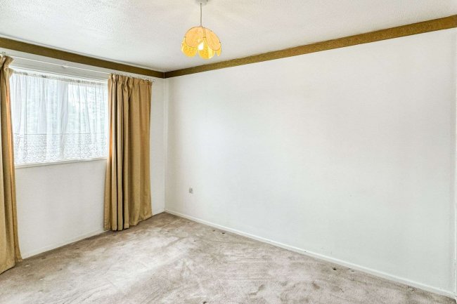 44 Holyrood Crescent, St Albans, AL1 2LT 1