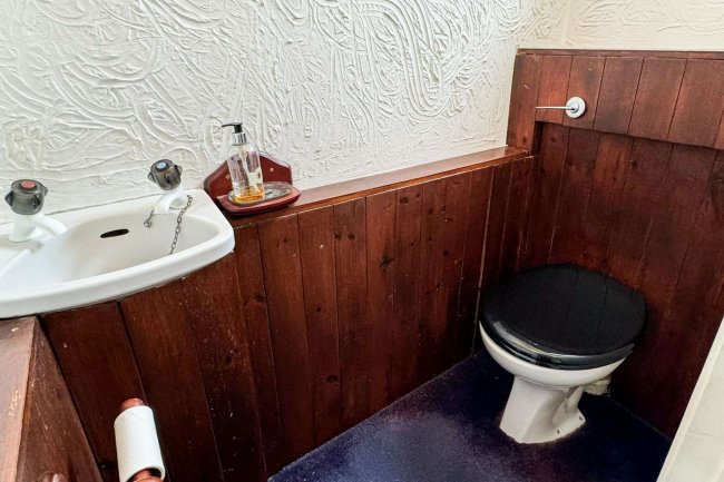 44 Holyrood Crescent, St Albans, AL1 2LT 1