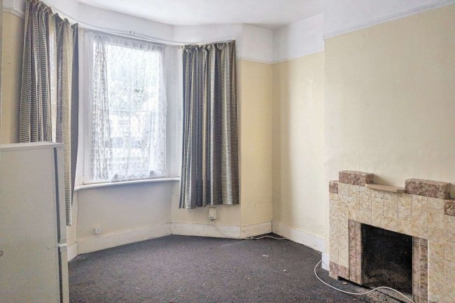 15 Moffat Road, Thornton Heath, CR7 8PY 6