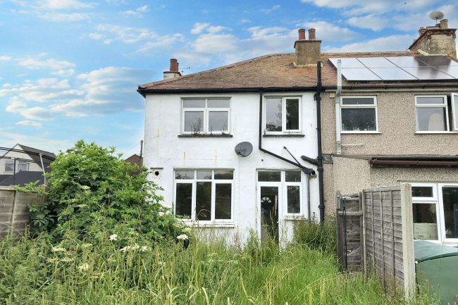 28 Meadow Road, Benfleet, Essex, SS7 2DN 3