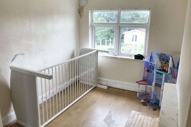 28 Meadow Road, Benfleet, Essex, SS7 2DN 3