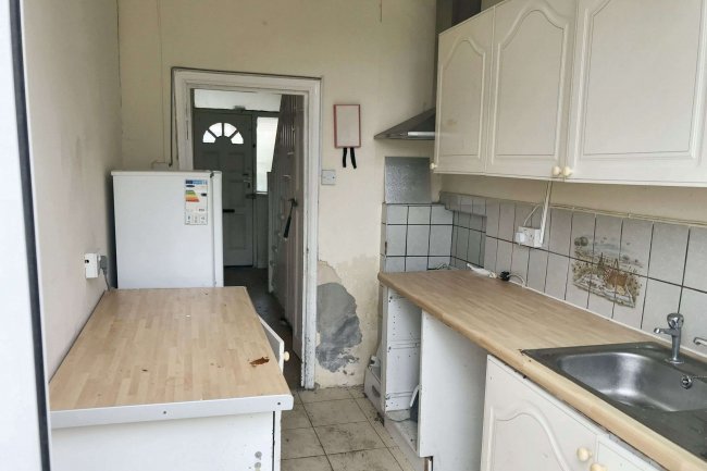 28 Meadow Road, Benfleet, Essex, SS7 2DN 3