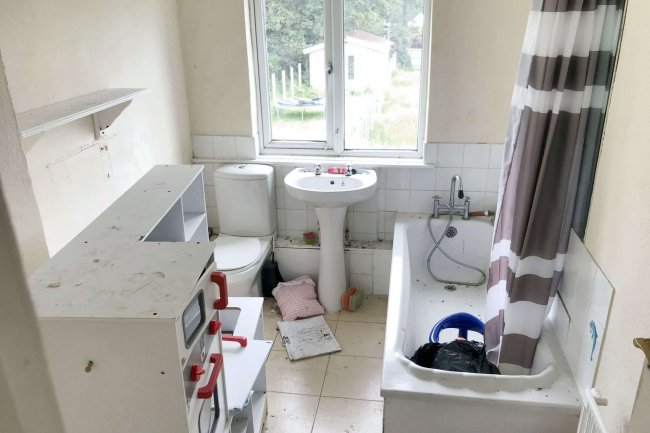 28 Meadow Road, Benfleet, Essex, SS7 2DN 3