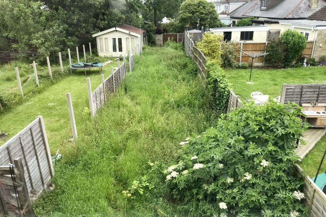 28 Meadow Road, Benfleet, Essex, SS7 2DN 3