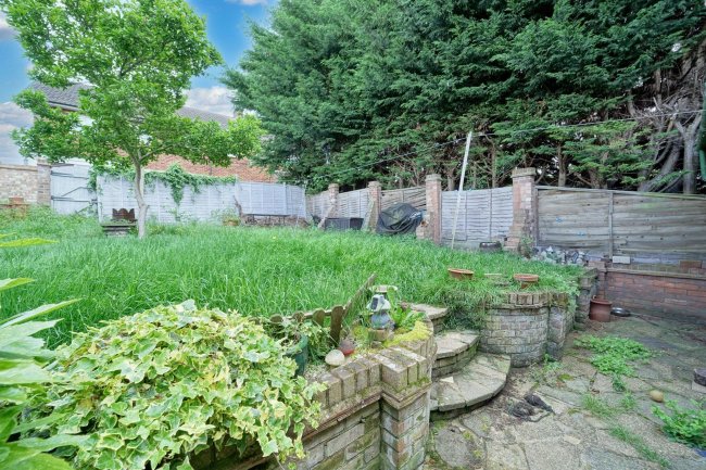 108 Bushy Hill Drive, Guildford, Surrey, GU1 2UH 10