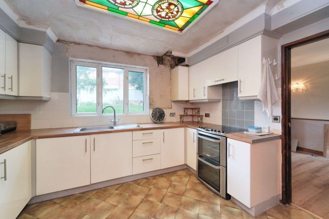 108 Bushy Hill Drive, Guildford, Surrey, GU1 2UH 10